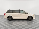 Used 2017 Dodge Grand Caravan SXT image 2