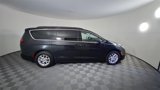 Certified 2022 Chrysler Pacifica Touring-L image 3