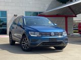 Used 2018 Volkswagen Tiguan SE w/ Panoramic Sunroof Package image 2