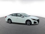 Used 2023 Nissan Altima 2.5 S image 2