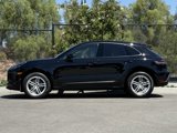 Certified 2022 Porsche Macan image 2