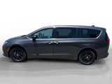 Used 2022 Chrysler Voyager LX image 2