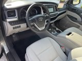 Used 2019 Toyota Highlander LE image 3
