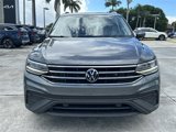 Used 2022 Volkswagen Tiguan SE w/ Panoramic Sunroof Package image 3