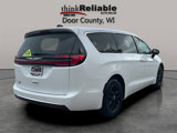 Used 2023 Chrysler Pacifica Touring-L image 6