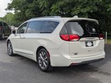 Used 2017 Chrysler Pacifica Limited image 5