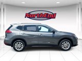 Used 2017 Nissan Rogue SV image 2
