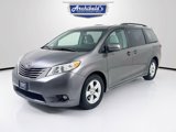 Used 2017 Toyota Sienna LE image 3