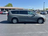 Used 2022 Chrysler Pacifica Touring-L image 4