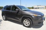 Used 2017 Jeep Cherokee Latitude image 2