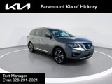 Used 2017 Nissan Pathfinder Platinum image 2
