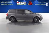 Used 2016 Dodge Grand Caravan SE image 2