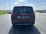 Used 2023 Chrysler Pacifica Touring-L image 4