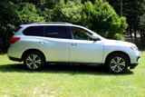 Used 2019 Nissan Pathfinder SV image 2