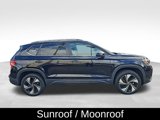Used 2024 Volkswagen Taos SE w/ Panoramic Sunroof Package image 6
