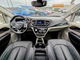Used 2019 Chrysler Pacifica Touring-L image 2
