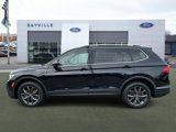 Used 2022 Volkswagen Tiguan SE image 2