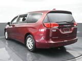 Used 2017 Chrysler Pacifica Touring image 4
