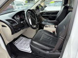 Used 2015 Chrysler Town & Country Touring image 6