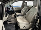 Certified 2017 Chrysler Pacifica Limited image 4