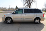 Used 2015 Chrysler Town & Country Touring image 3