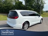 Used 2023 Chrysler Pacifica Touring-L image 3