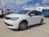 Used 2022 Chrysler Voyager LX image 4