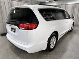 Used 2017 Chrysler Pacifica Touring-L image 4