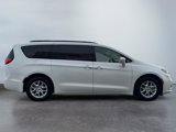 Used 2022 Chrysler Pacifica Touring-L image 4