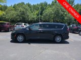 Used 2023 Chrysler Pacifica Touring-L image 2