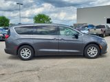Used 2022 Chrysler Voyager LX image 2