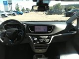 Used 2022 Chrysler Pacifica Touring-L image 3