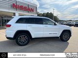 Used 2020 Jeep Grand Cherokee Laredo w/ 18" Wheel & 8.4" Radio Group image 3