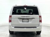 Used 2014 Chrysler Town & Country Touring image 5