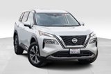 Used 2021 Nissan Rogue SV image 2