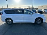 Used 2022 Chrysler Pacifica Touring-L w/ Uconnect Theater Family Group image 5