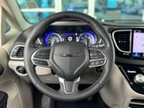 Used 2022 Chrysler Pacifica Touring-L image 6