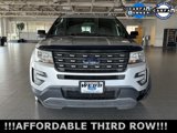Used 2017 Ford Explorer XLT image 3