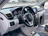 Used 2011 Volkswagen Routan SE image 4