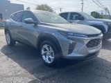 Used 2025 Chevrolet Trax LS w/ LS Convenience Package image 4