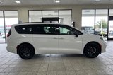 New 2025 Chrysler Pacifica Limited image 3