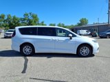 Used 2023 Chrysler Pacifica Touring-L image 2