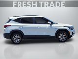 Used 2021 Kia Seltos EX image 2