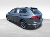 Used 2022 Volkswagen Tiguan SE w/ Panoramic Sunroof Package image 5