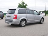 Used 2016 Chrysler Town & Country Touring-L image 4