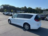 Used 2023 Chrysler Pacifica Touring-L image 3