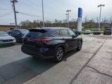 Used 2021 Toyota Highlander XLE image 3