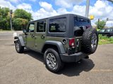 Used 2015 Jeep Wrangler Unlimited Rubicon w/ Connectivity Group image 5