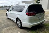 Used 2019 Chrysler Pacifica Touring-L image 3