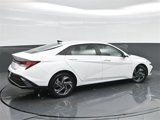 Used 2025 Hyundai Elantra SEL image 3